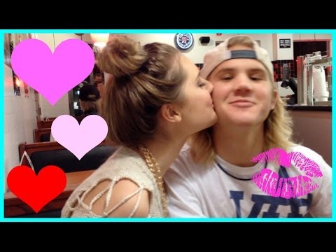 Kissing Boys, Saving Alaska, & Shopping Spree | HauteVlog - UCxjZe0qTFXh6jGm54LFWEDw