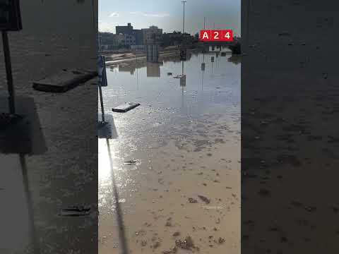 📢 AUTOS BAJO EL AGUA: UN DEVASTADOR TEMPORAL AZOTÓ A LIBIA