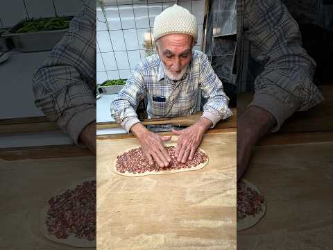 70 yıldır pide ekmek yapan dedemiz !! #reklam #shortvideo #fly #streetfood #konya