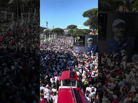 INSANE scenes from Roma to get a glimpse of Rafa 🤯