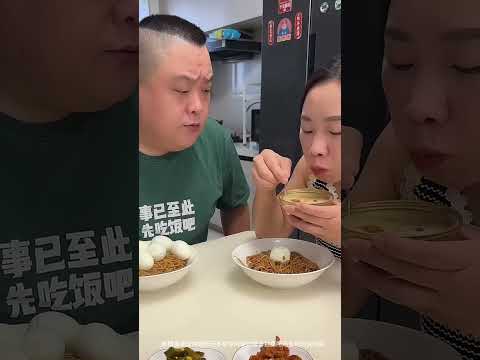 小氣老公搶我雞蛋，下秒我把他的雞蛋全吃光，直接氣炸！