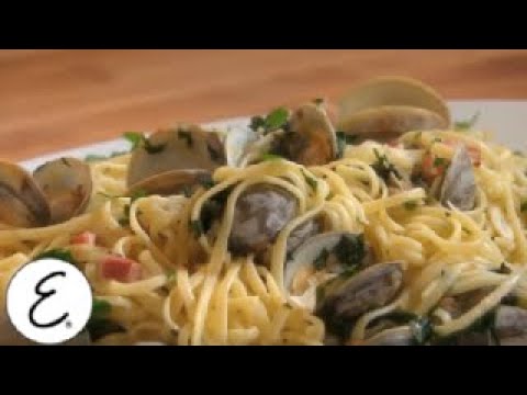 Emeril's Classic Clam Linguine - Emeril's Classic Dishes - Emeril Lagasse - UC5SJjoYO0cKJmx37WGT8amg