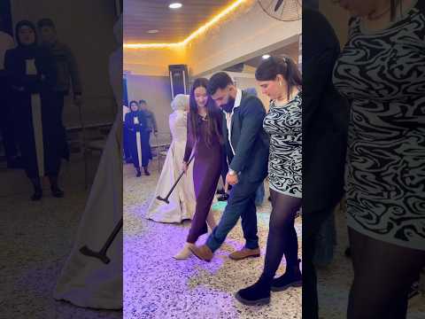 بس تكون البنت مهضومة وحلوة هيك بتصير الدبكة 😜 اهضم بنت بالرقصة مع تامر عقيل Tamer Akil