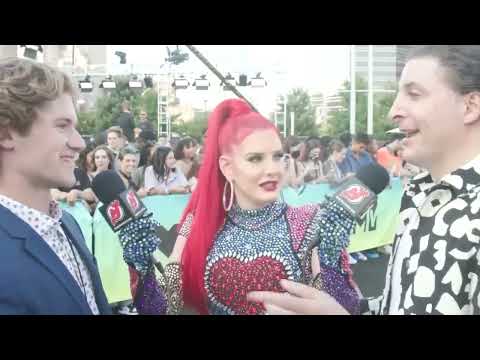 Arthur Kade and Dawson Mercer interview Justina Valentine on the black carpet at the 2022 MTV VMAs. video clip