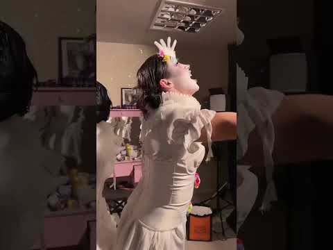 I wake in the morning and i step outside#trend