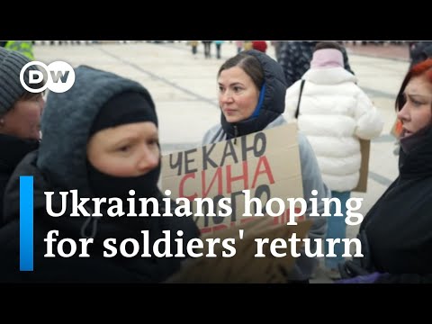 Ukraine: Soldiers' wives and relatives hoping for a prisoner swap | DW News