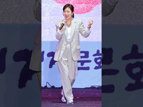 장윤정 스마트 캐주얼 셋업 핏 방긋방긋 예쁘게 웃는 '옆집누나' 제72회 <strong>부여</strong> 백제문화제