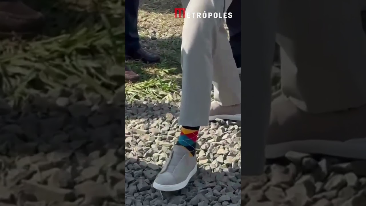 Tem gente que tem tornozeleira eu tenho meia bonita
