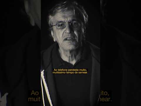 Caetano lê Drummond.