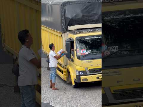 Sopir truk baik hati #trending #automobile