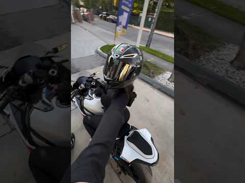 TT LIKE IT 🙈 #shorts #bmw #bmws1000rr #motogirl #flamyshorts #fyp #youtubeshorts