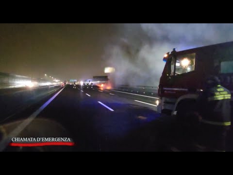 Polizia Stradale in azione, incendio in autostrada - Chiamata d'emergenza 24/02/2024