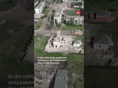 Ukraine: Drohnenaufnahmen zeigen Zerstörung in Tschassiw Jar | #ntv #shorts #ukraine