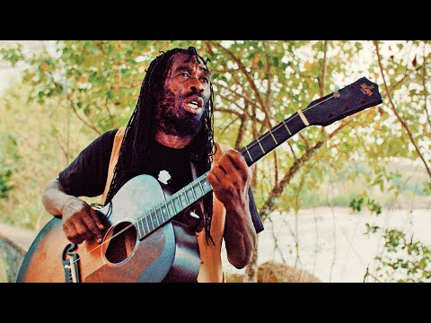 Brushy One String | Moving Away