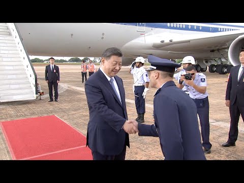 Xi Jinping welcomed by Brazilian officials upon arrival in Brasilia