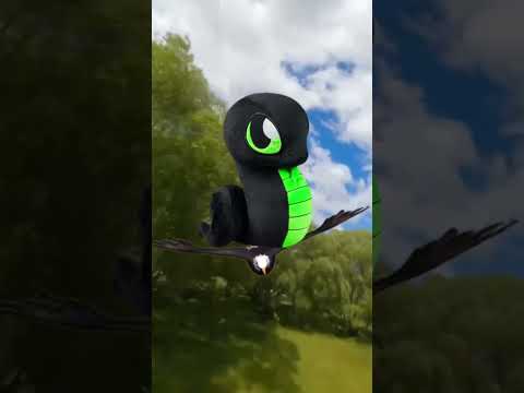 Sneki just flying high and living his best life ✨ #snekisnek #razer #gamer #snake #eagle