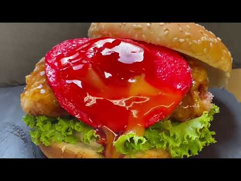 ドムドムハンバーガー「赤き月見チキンバーガー」
