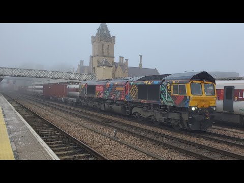 Trains at a freezing cold Lincoln Central (01/12/2023)