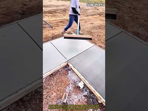 롱 핸들 브룸으로 일정한 마찰 텍스처를 입히는 정밀 콘크리트 마감 공정 #worker #process #contractor #building #<strong>flatwork</strong>