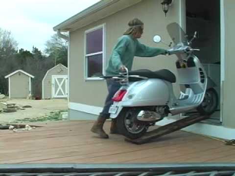 Pushing vespa into the house - UCTs-d2DgyuJVRICivxe2Ktg