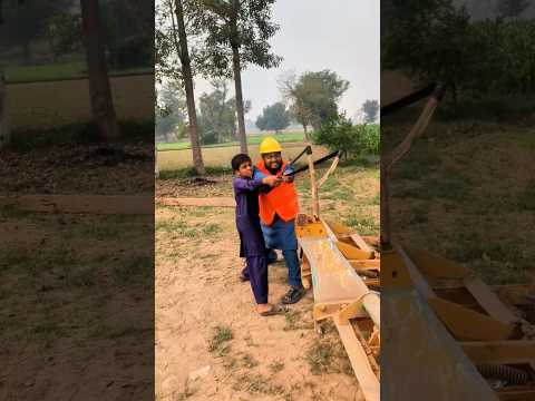 Police Man NY birds ko bacha Lia 3 🦜🙏 #youtubeshorts #viralvideos #shortvideos