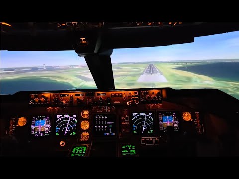BOEING 747 land with 40 knots crosswind. Simulator training.  Easy!