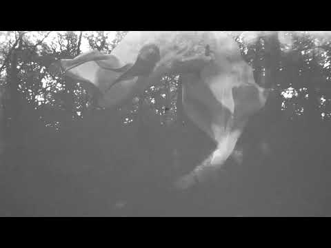 LOW - Disarray (by Anna Hulth)