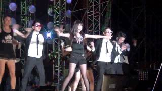 IU dancing to Gangnam Style