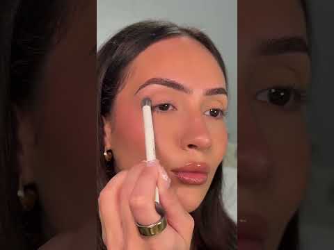 3-step romantic eyeshadow