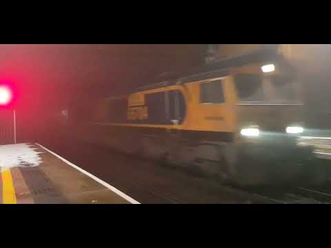 Class 66 No. 66704 'Colchester Power Signalbox' arrives into a foggy & icy Stafford Station