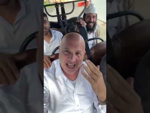 מה קורה כשמנחם טוקר ואלייצור עולים ביחד על קלנועית 😳🤣