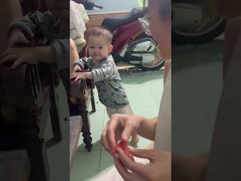 Bé yêu tập đi chơi ú oà