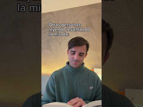 Leyendo levantando la mirada 📖🤣 #humor #hermanomediano #shorts