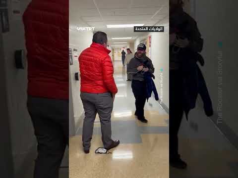 أستاذ جامعي يعتدي على صحفي مصور