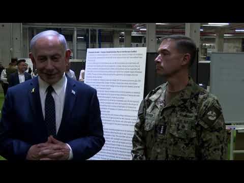 ראש הממשלה נתניהו במרכז לתיאום צבאי-אזרחי בקריית גת