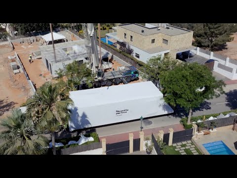 Implantación con Porcelonsa de esta casa modular en Valencia.