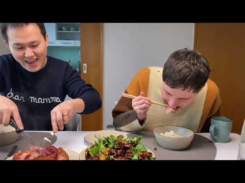 川妹子改良版德国大猪肘子征服德国人！德国最好吃的猪肘子诞生！  #美食vlog #德国猪肘 #德国生活