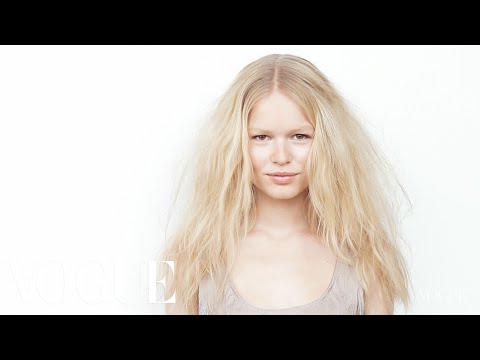 How to Get Beach Waves Hair Tutorial - Peter Gray Hair Stylist Tips - The Monday Makeover - Vogue - UCRXiA3h1no_PFkb1JCP0yMA