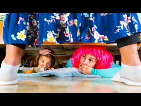 Muca e Ameli nascondono i Trolls dalla nonna 👵