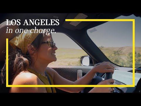 The all-electric MINI Countryman explores LA in one charge. ​