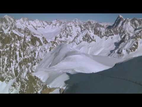 Unbelievable cable car speed flying - Antoine Montant in Chamonix, France - UCblfuW_4rakIf2h6aqANefA