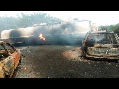 Tömegszerencsétlenséget okozott egy felrobbant benzinszállító Nigériában