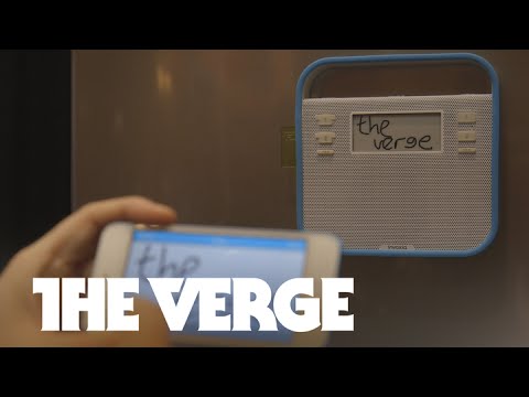 Doodle on this smart fridge magnet with your phone — CES 2015 - UCddiUEpeqJcYeBxX1IVBKvQ