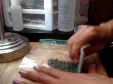 How To Press HIP Pigment Sticks - UCo5zIpjl2OQkYatd8R0bDaw