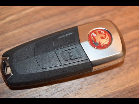 ¿Cómo se reemplaza la batería del control remoto del Opel Astra?