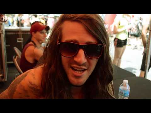 A Day In The Life Of A Frontman: Derek Sanders of Mayday Parade - UCH_TWswNlSRz9LtnpWOmA2Q