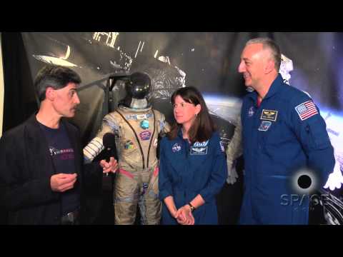 'Gravity's' Astronaut Advisors: Fears and Family Ties In Space | Video - UCVTomc35agH1SM6kCKzwW_g