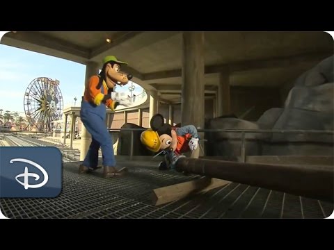 Mickey & Goofy Fill Paradise Bay Lagoon | Disneyland Resort - UC1xwwLwm6WSMbUn_Tp597hQ