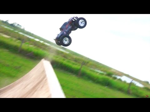 RC ADVENTURES - COMPETiTiON - 3 HPi Savage Flux HP Monster Trucks on 6s Lipo - UCxcjVHL-2o3D6Q9esu05a1Q