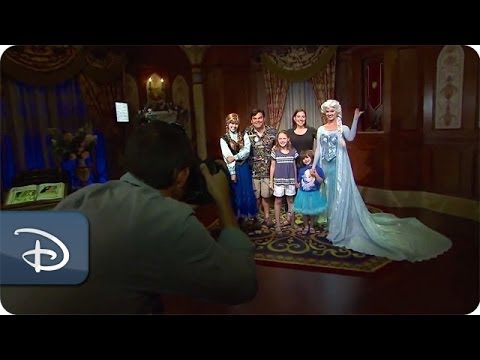 The Lopez Family Meet Anna & Elsa | Walt Disney World - UC1xwwLwm6WSMbUn_Tp597hQ